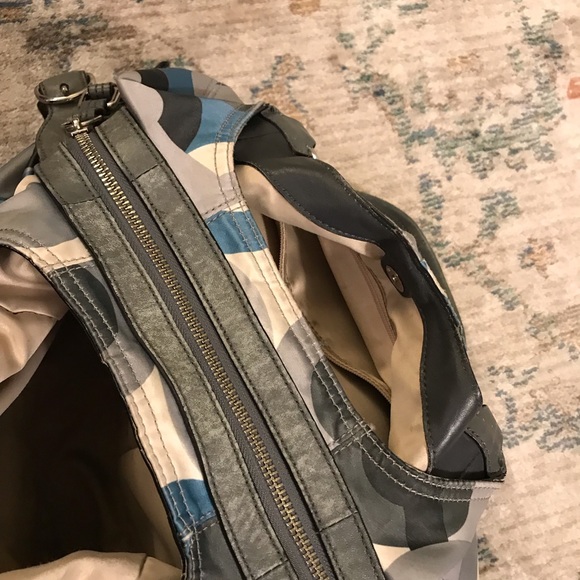 Coach - Picture 6 of 9